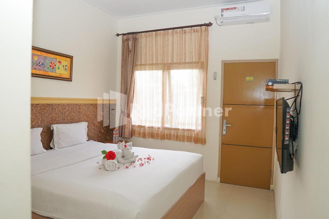 Adisa Homestay Near Saiful Anwar Маланг Екстер'єр фото